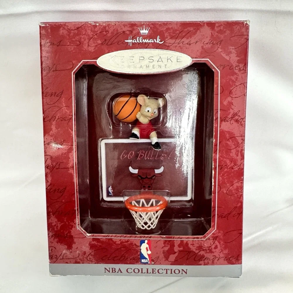 Hallmark Keepsake NBA‎ Chicago Bulls Ornament Go Bulls! Bear Basketball 1998